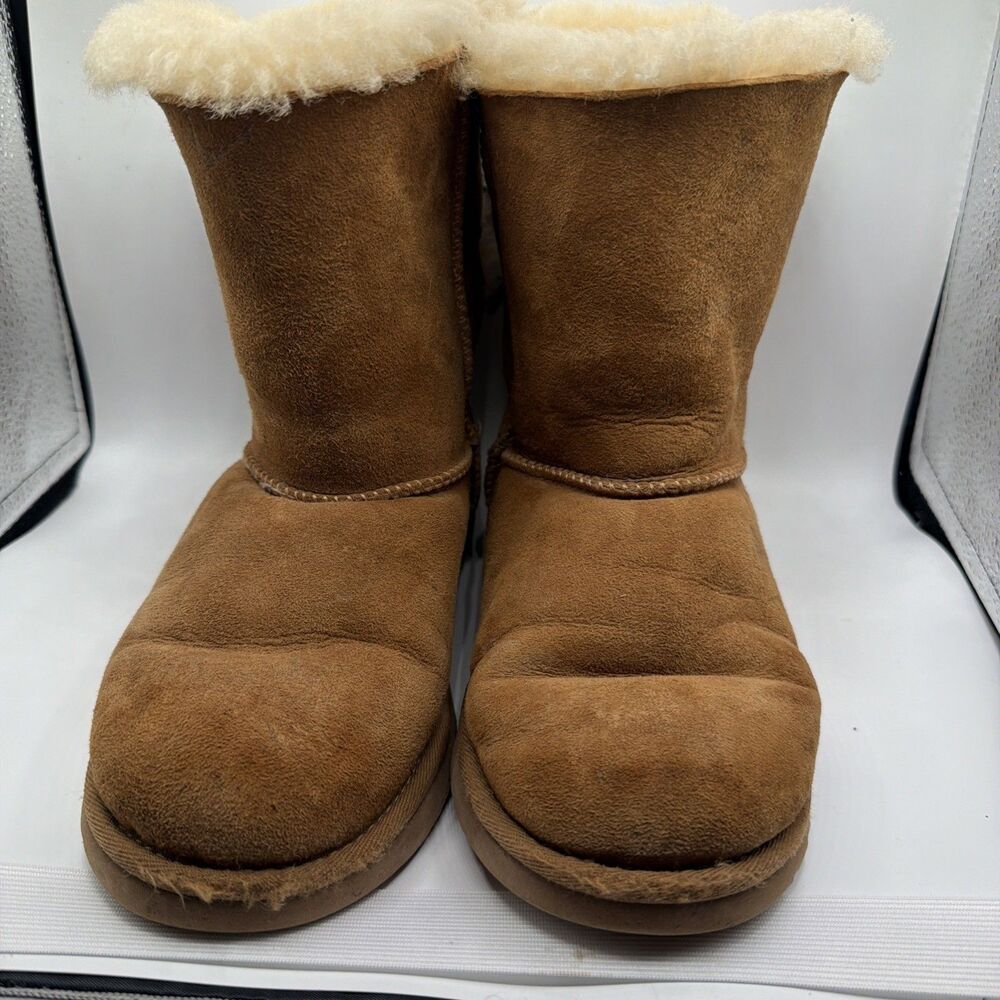 UGG‎ Kids Bailey Bow Chestnut Boots 3280K Size 4 (fits Women’s Size 6)